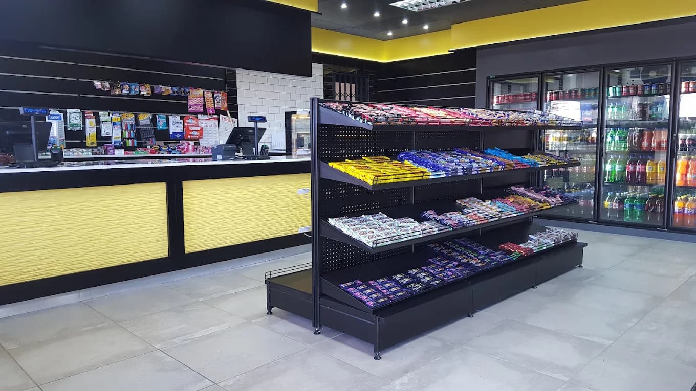 Snack and chocolate shelving at the BUZZ Café till point in Ventersdorp